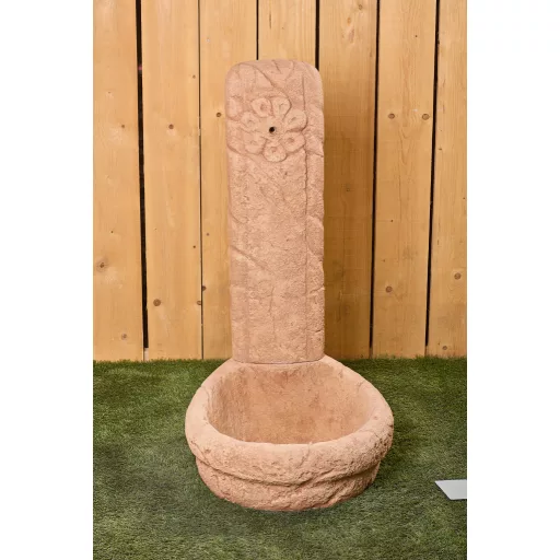 Virágos kerti kút - terracotta színű