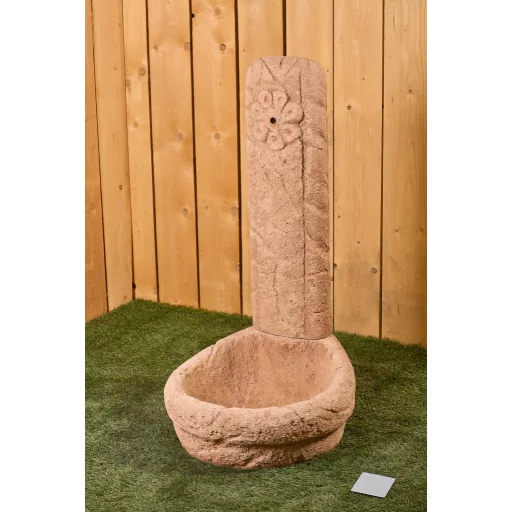 Virágos kerti kút - terracotta színű
