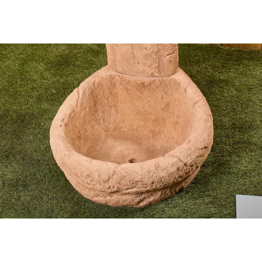 Virágos kerti kút - terracotta színű